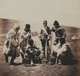 Kaptein Pechell og menn fra 77. infanteriregiment (East Middlesex) i vinteruniform, fra et album med 52 fotografier knyttet til Krimkrigen